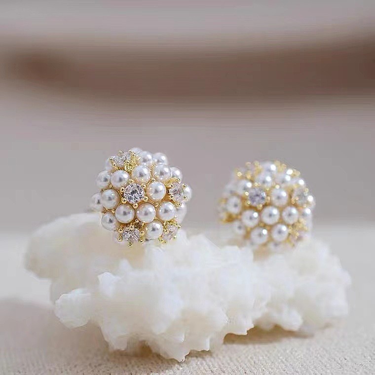 S925 Silver Needle French retro flower fairy Pearl Ball Earrings, a versatile, personalized and fashionable stud accessory for women full figure