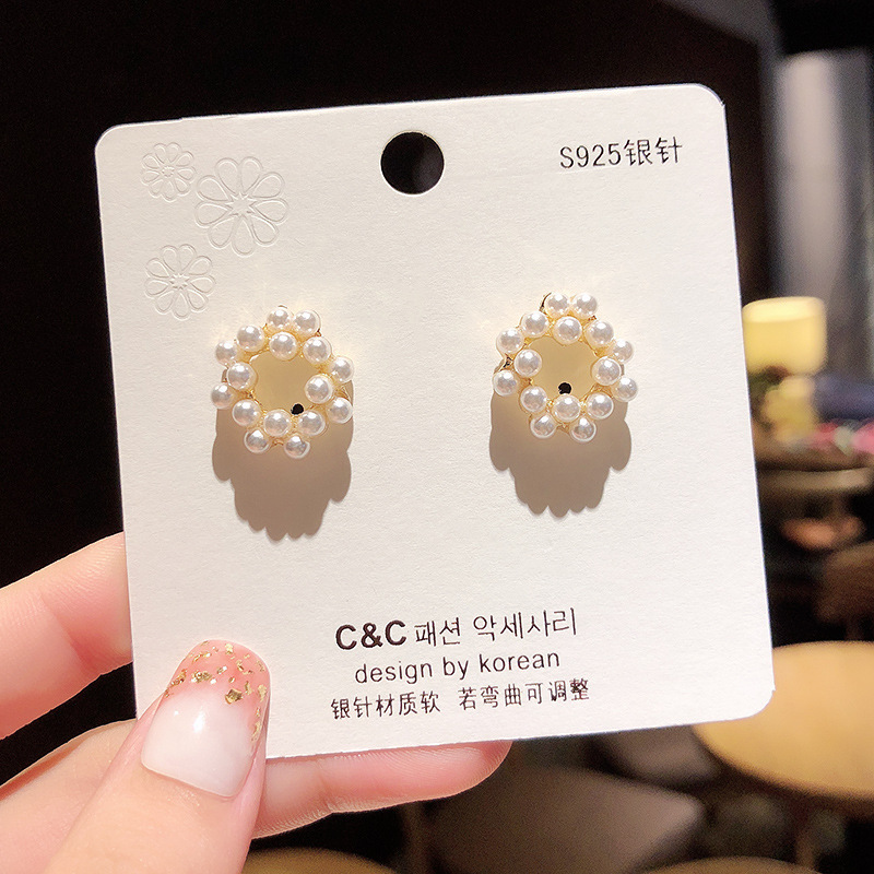 Korean fashion new style, super fairy pearl earrings, elegant and noble lady style, simple and versatile stud earrings, factory direct sales for women full figure