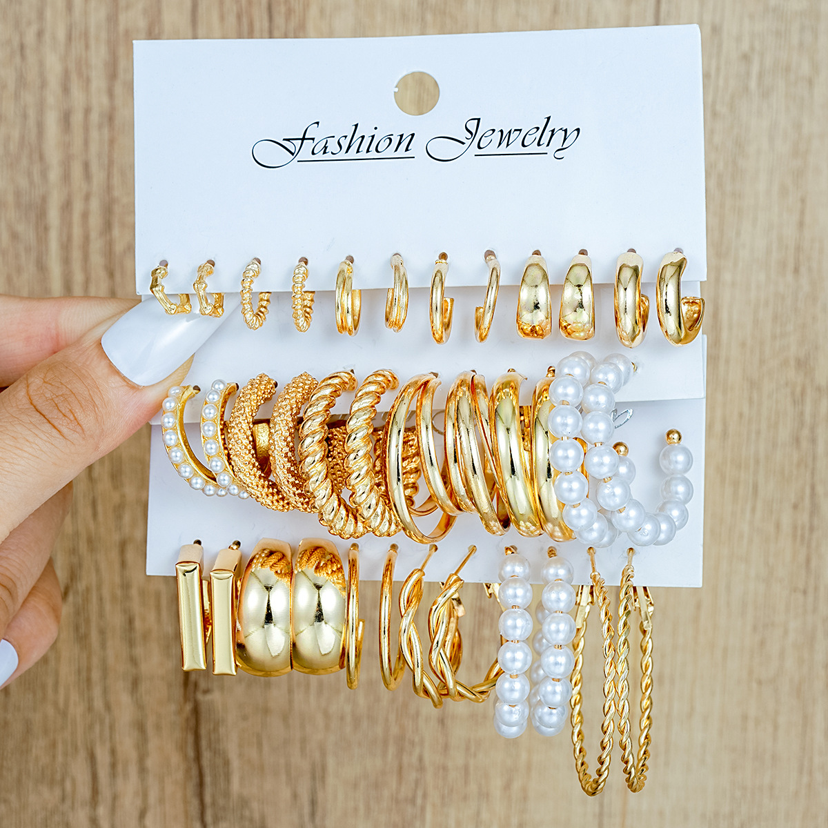 A 18-piece set of popular cross-border geometric imitation pearl twist earrings from Europe and America, a C-shaped light luxury and elegant women's earring set full figure