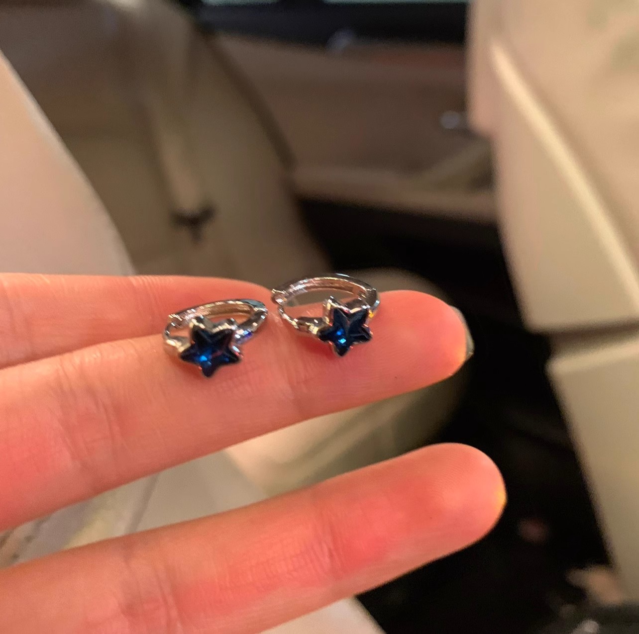 Love at first sight ~ Blue star stud earrings for women, fashionable circle, high-end, sweet and cool, hot girl, star diamond-encrusted earrings accessory Application Scenario