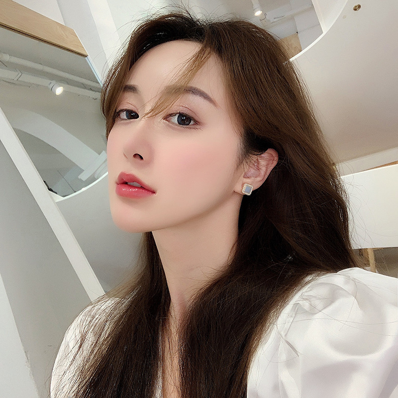 S925 Silver needle retro pearl square ear studs, a niche, sweet and gentle new trendy blue earrings cross-border supply details Picture