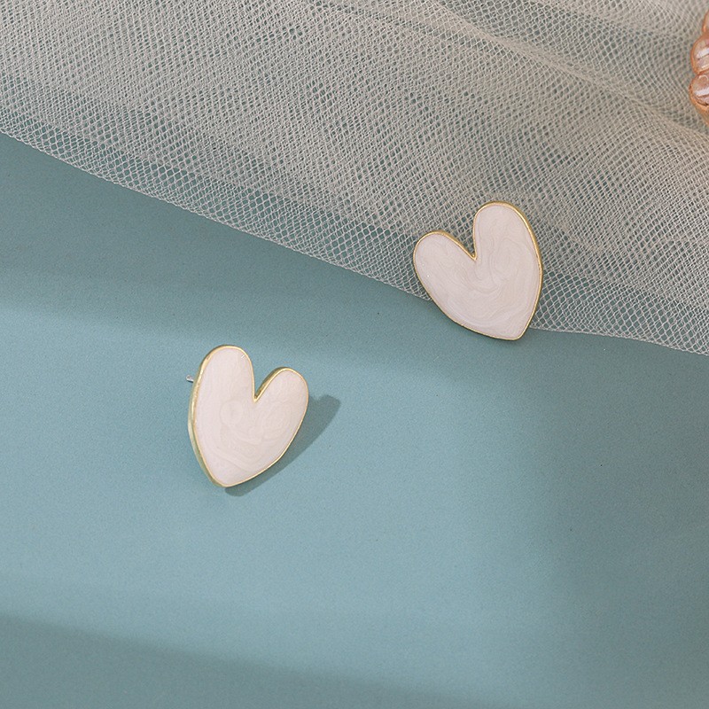 S925 Silver Needle Korean simple and niche design oil-dripping heart-shaped stud earrings New French cute trendy earrings full figure