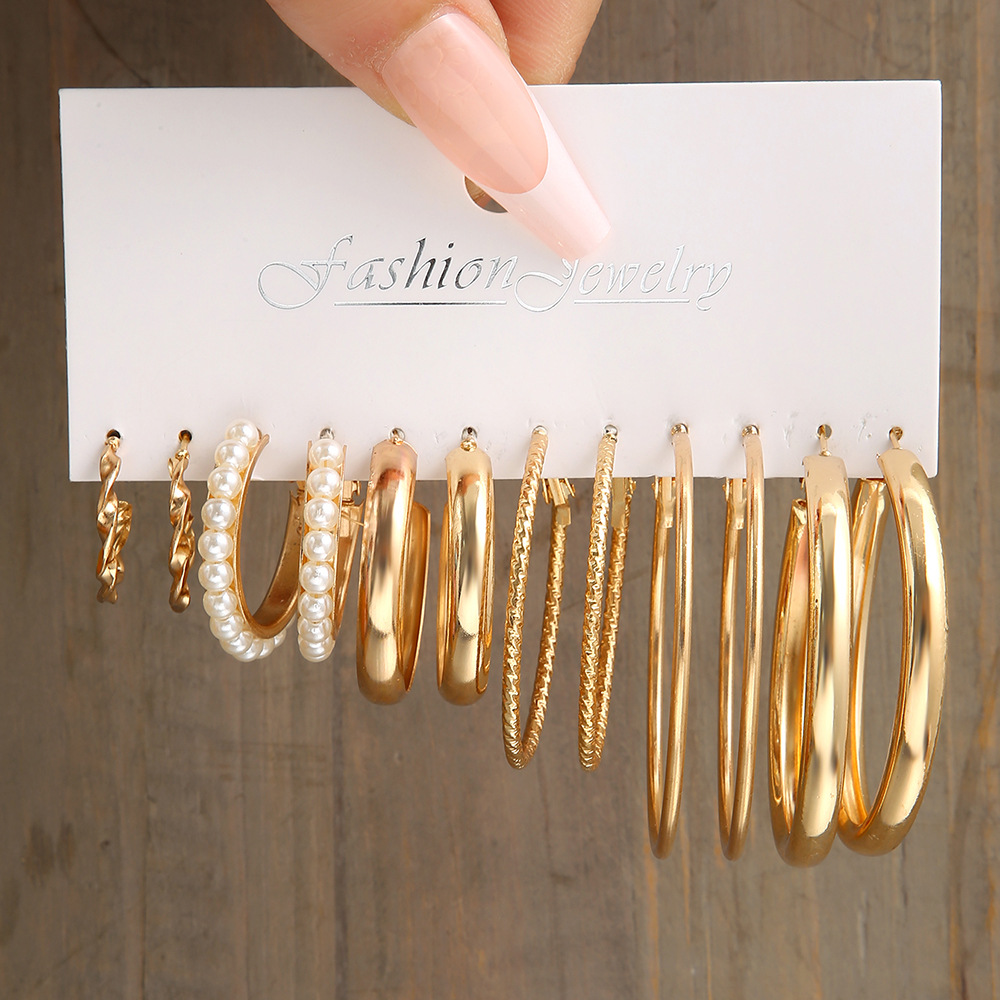 European and American creative gold C-shaped earrings, metal ear ring earrings, high-end earrings, retro pearl imitation earrings, women's ins style full figure