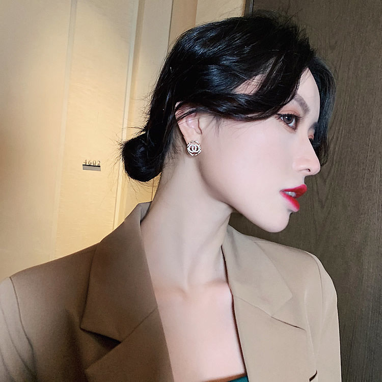S925 Silver needle double-ring diamond-encruted, minimalist and fashionable ear studs, a unique and versatile Korean earpiece that is the same as a trendy accessory for Internet celebrities Specification drawing