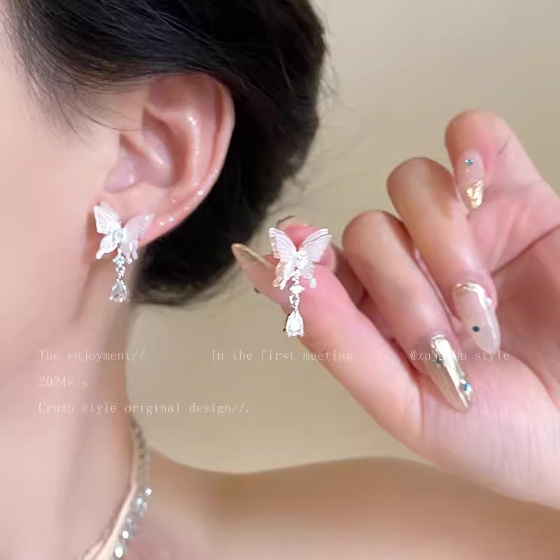 Super fairy butterfly Zircon earrings, women's light luxury, niche, versatile, elegant and high-end stud earrings, 925 silver needle earrings and accessories full figure