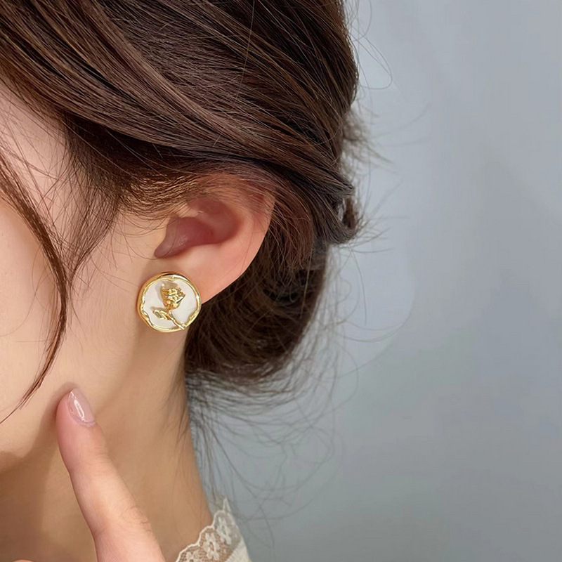 S925 Silver Needle Korean Design Sense Light Luxury rose new trendy stud earrings, women's earrings, high-end light luxury style ears full figure