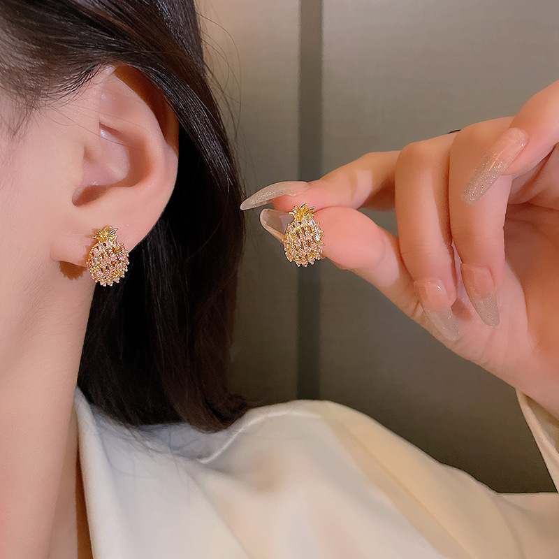 High-end full-diamond pineapple stud earrings, Korean niche, exquisite and cold style earrings for women, 925 silver needle wholesale details Picture