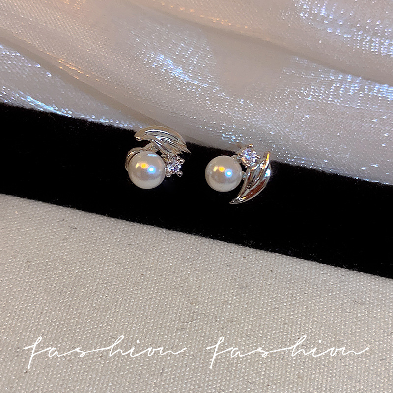 French-style light luxury slightly inset pearl stud earrings for women, simple and exquisite cherry high-end earrings, fashionable and small earrings Specification drawing