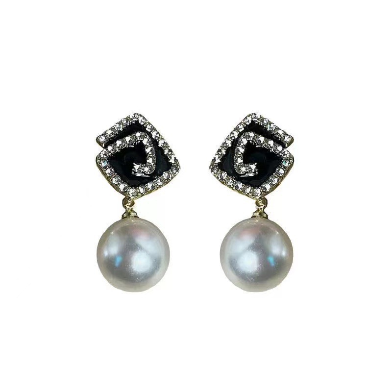 S925 Silver Needle Japanese and Korean style light Luxury Exquisite geometric pearl earrings, fashionable and trendy ladylike earrings wholesale Item Picture