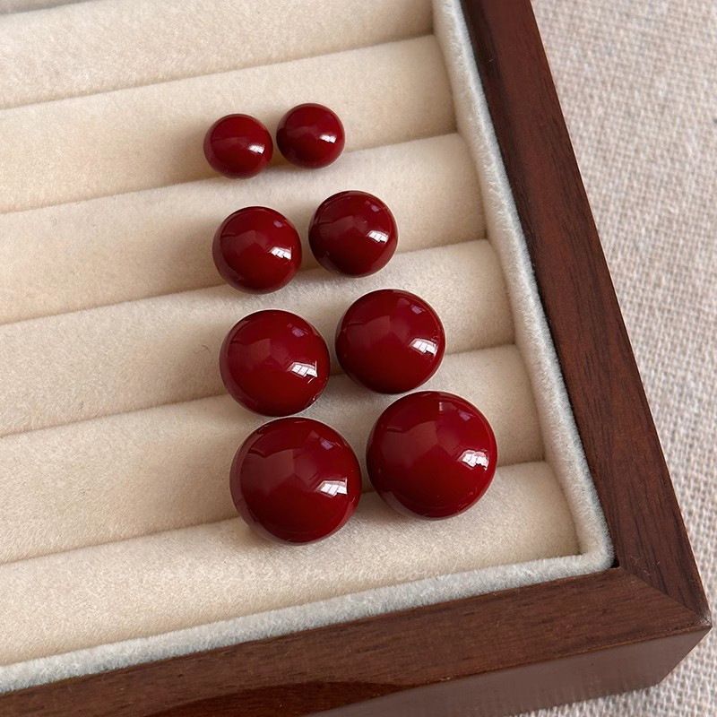 Wine red sugar bean pearl stud earrings, autumn and winter Hong Kong-style artistic retro circle earrings, women's niche design sense earrings Specification drawing