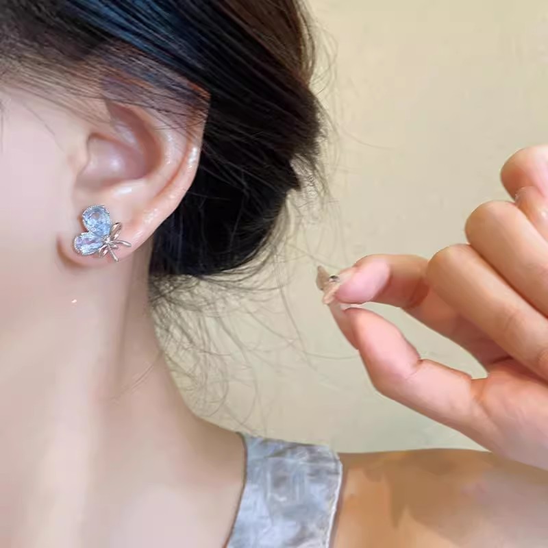 Exquisite super-sparkling zircon butterfly stud earrings for women, light luxury, niche, versatile, elegant and high-end earrings, the same style of earrings as Internet celebrities Specification drawing