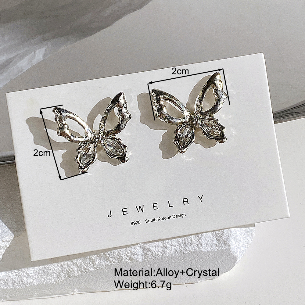 Creative diamond-encrusted butterfly stud earrings for women, a niche design sense, high-end cool style earrings, ins stud earrings, dark stud earrings Specification drawing