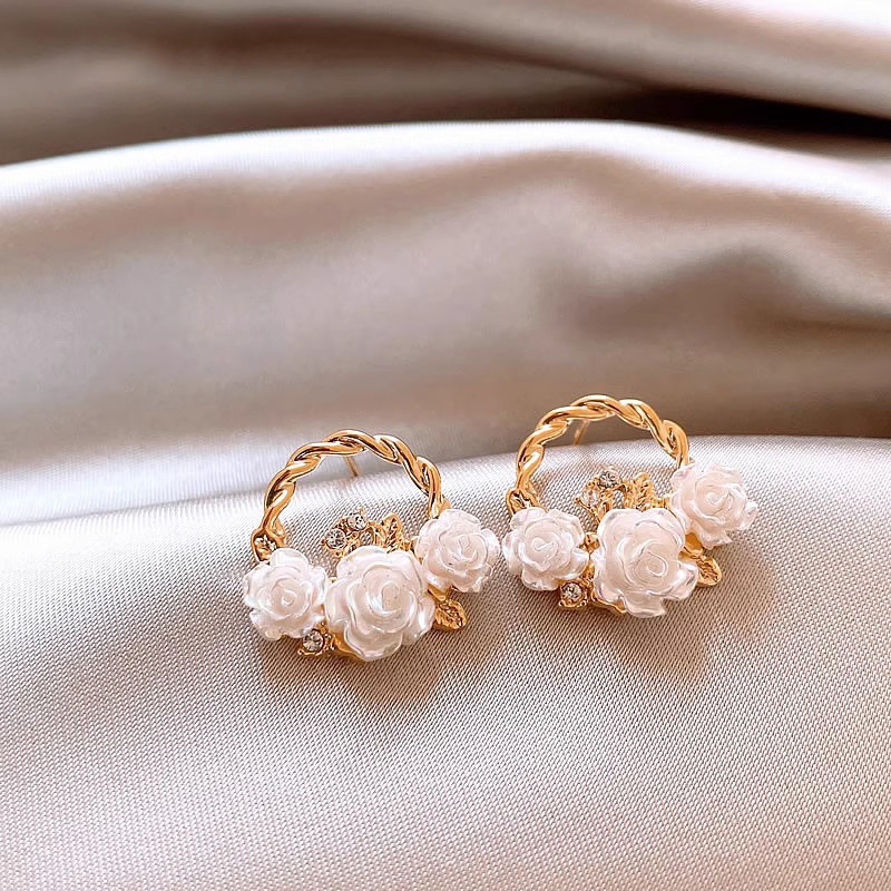 The 2025 new bestseller, unique camellia stud earrings, women's golden flower basket earrings, with a sense of design, are niche and exquisite full figure