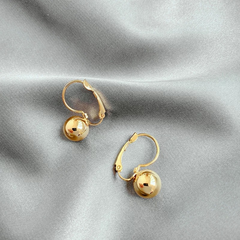 New Korean-style simple round ball earrings with a niche and high-end feel, a cold style, a unique and elegant temperament, versatile and fresh earrings wholesale details Picture