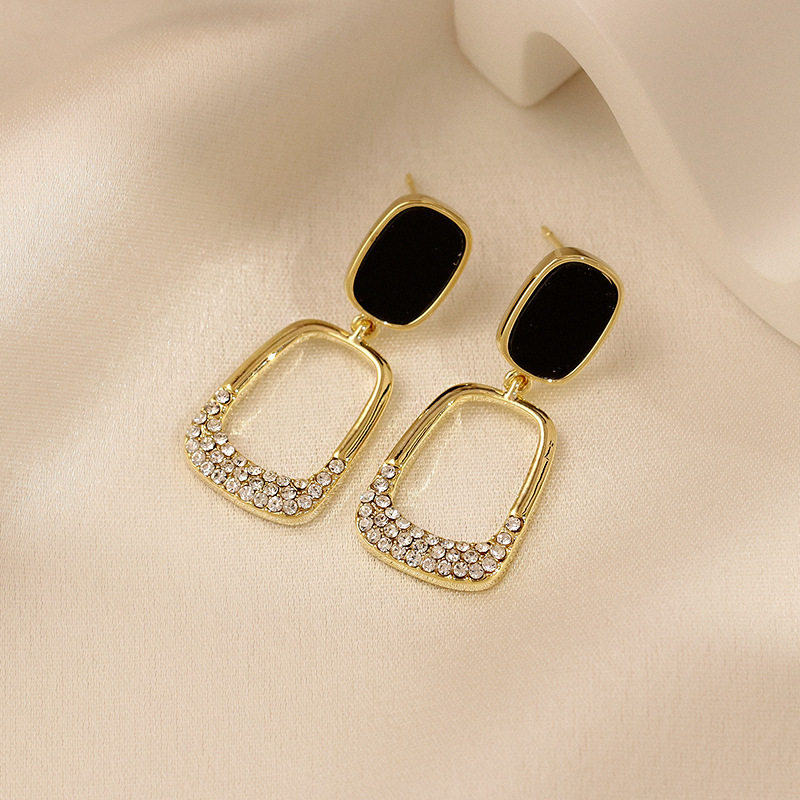 S925 Silver Needle Korean black oil-dripping geometric square earrings, new style, elegant and grand stud earrings, earrings and pendants Specification drawing