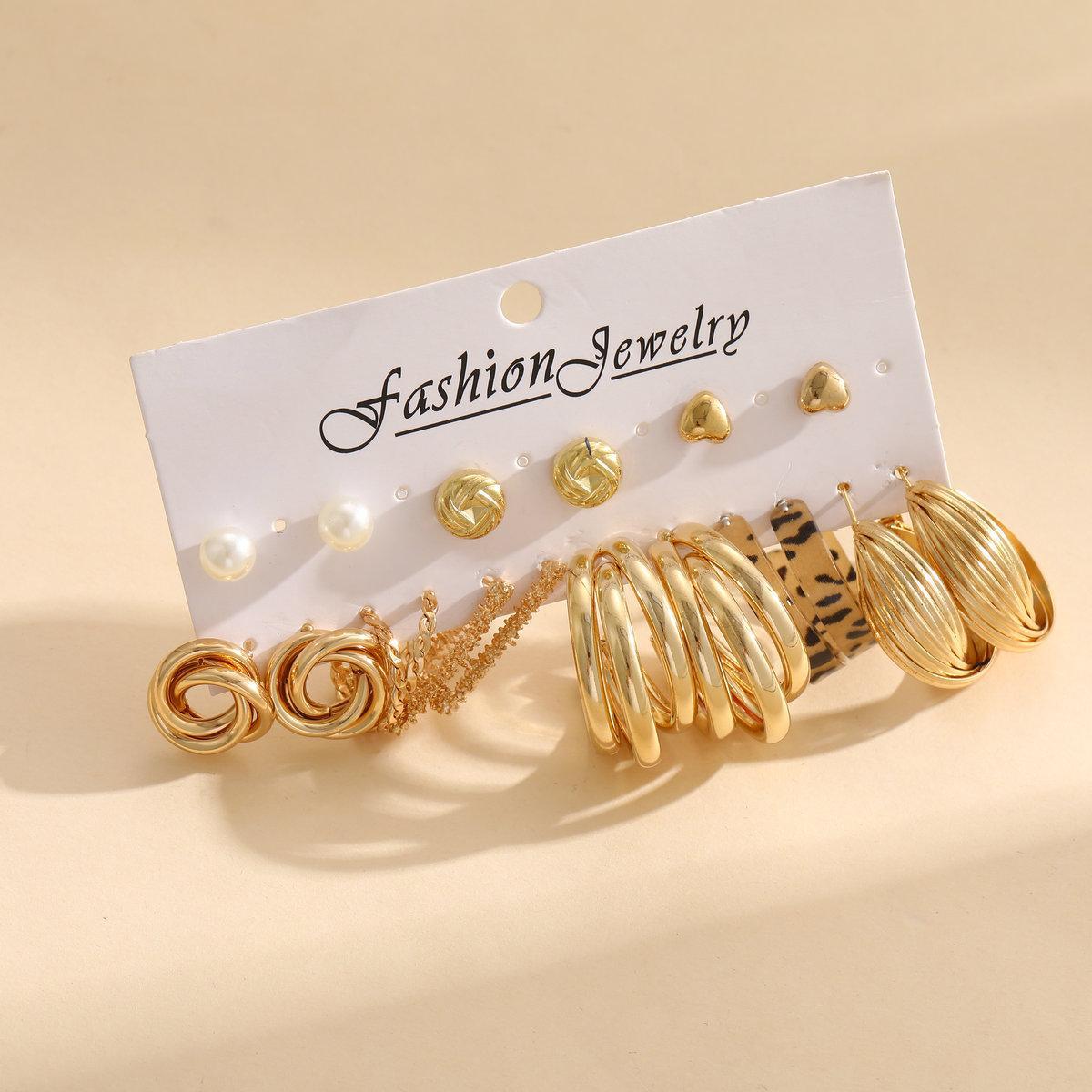 European and American cross-border geometric twisted twist ear studs, frosted texture, hollowed-out acrylic earrings, fashionable and creative women's earrings Application Scenario