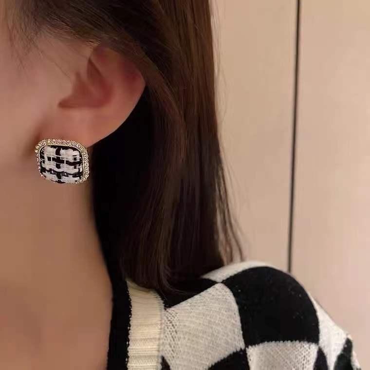 S925 Silver needle checkerboard checkered fabric diamond square stud earrings, Korean niche girl retro checkered Ins-style earrings Application Scenario