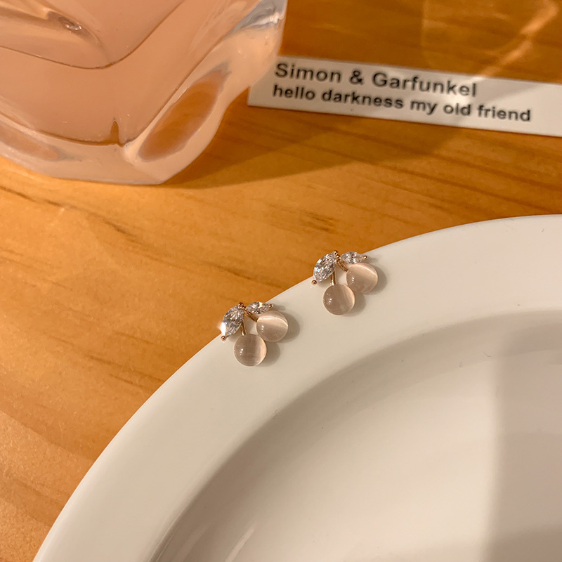 Summer sweet cat's eye stone cherry stud earrings for women, Japanese and Korean style Internet celebrity personality diamond-encrusted earrings S925 silver needle earrings details Picture