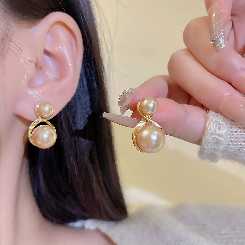 S925 Silver Needle Champagne-colored pearl stud earrings, a stylish and niche design for women, exude a sense of sophistication and is a popular commuter earring details Picture
