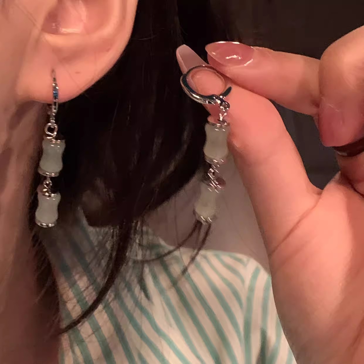 New Chinese-style imitation Hetian jade national trend bamboo joint earrings, niche design sense, high-end and unique stud earrings, round face earrings for women full figure