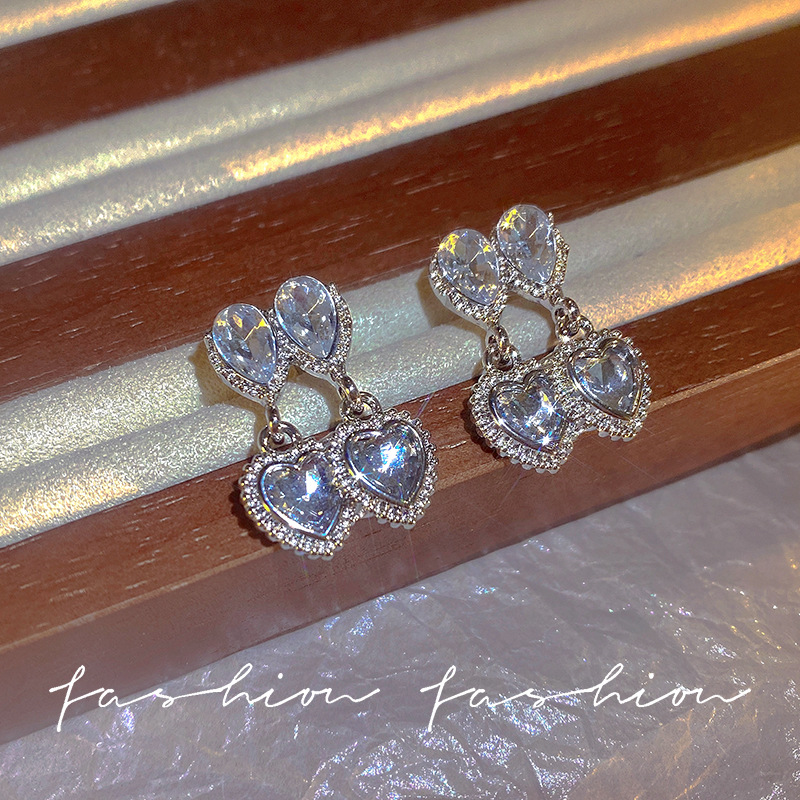 Korean InS-style heart-shaped earrings with a high-end and elegant look, new 2023 light luxury and niche design earrings Specification drawing