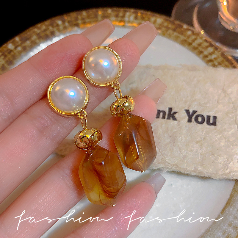Maillard irregular amber pearl earrings, Hong Kong style style earrings, retro earrings, autumn and winter exaggerated earrings for women full figure