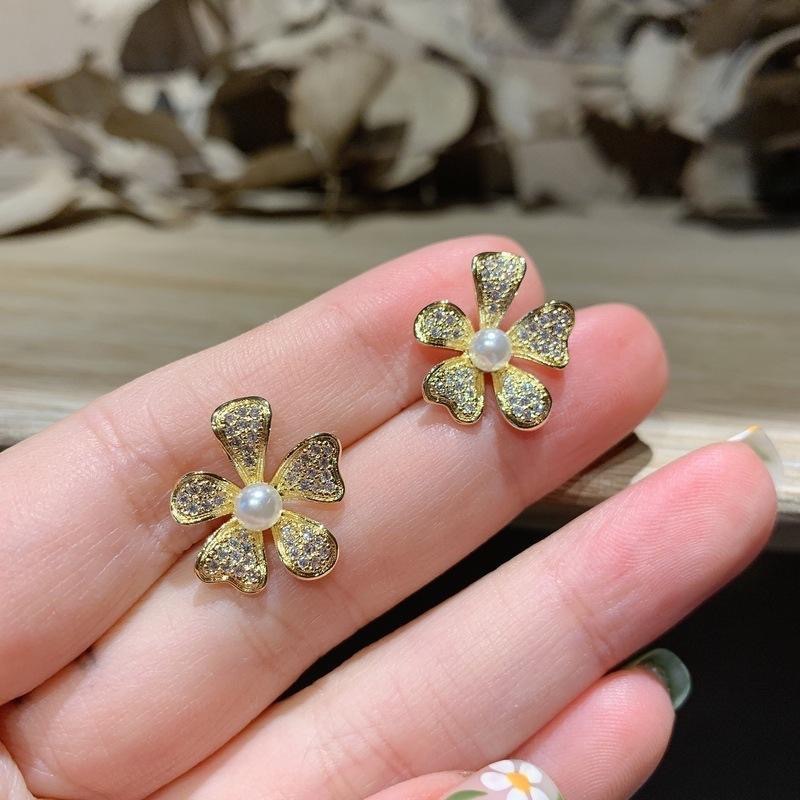 Little Daisy flower stud earrings, Korean chic Internet celebrity, full diamond earrings, full diamond pearl flower stud earrings Specification drawing