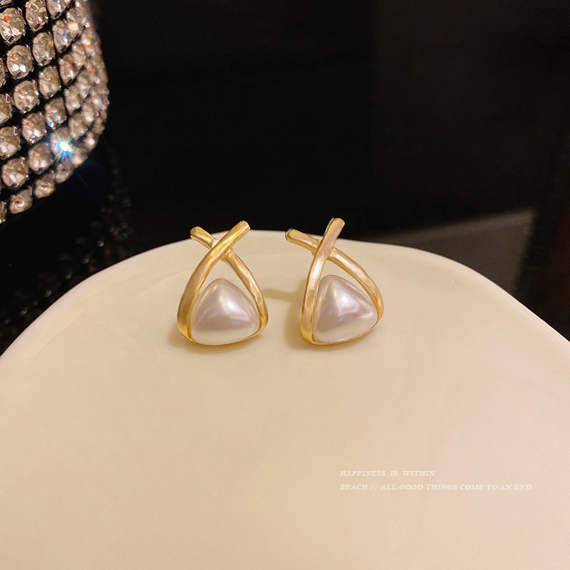 925 Silver needle retro cross design pearl earrings, small, simple and elegant women's earrings, ins style earrings wholesale Application Scenario