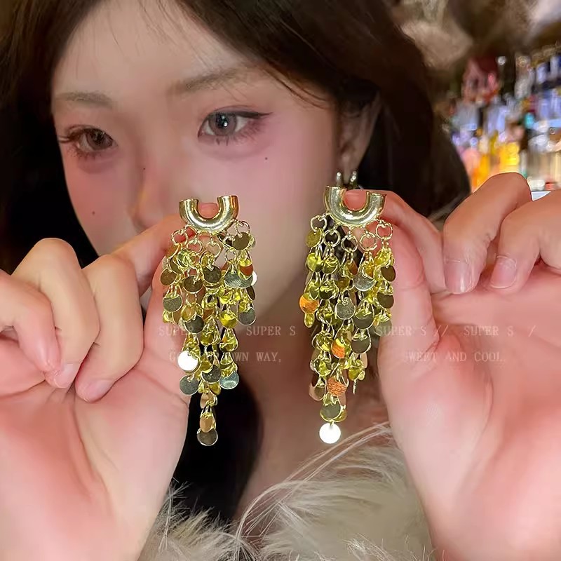 Shine on the stage! Golden sequined tassel earrings, women's light luxury, niche high-end stud earrings, exaggerated and grand metal earrings full figure