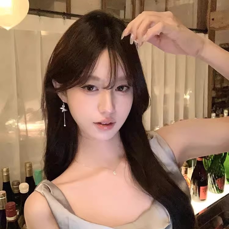 Super fairy butterfly asymmetrical tassel earrings for women, new 2024 light luxury high-end stud earrings, summer earrings and earrings Application Scenario