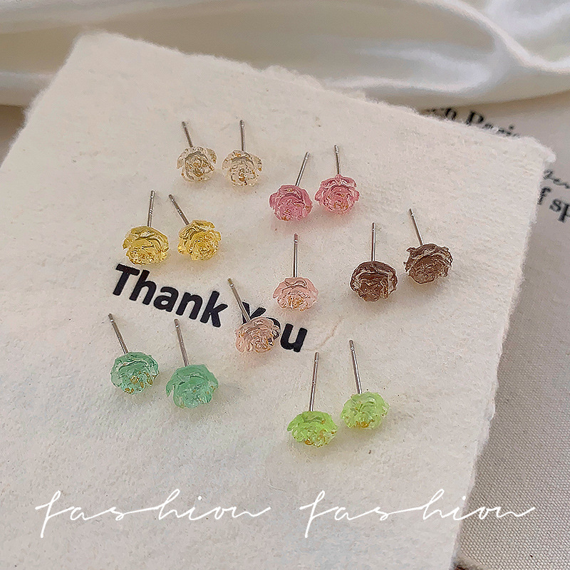 Simple, compact, light luxury flower stud earrings, daily exquisite and versatile earrings, super ethereal, fresh, sweet and elegant earrings wholesale Specification drawing