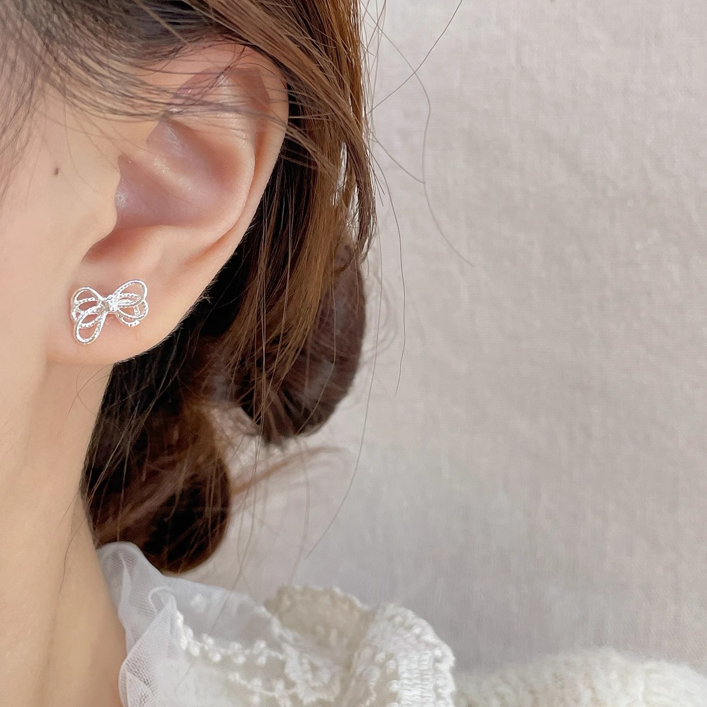 Korean-style twisted rope knot bow stud earrings, a niche design for women, versatile, simple and irregular hollowed-out earrings Specification drawing