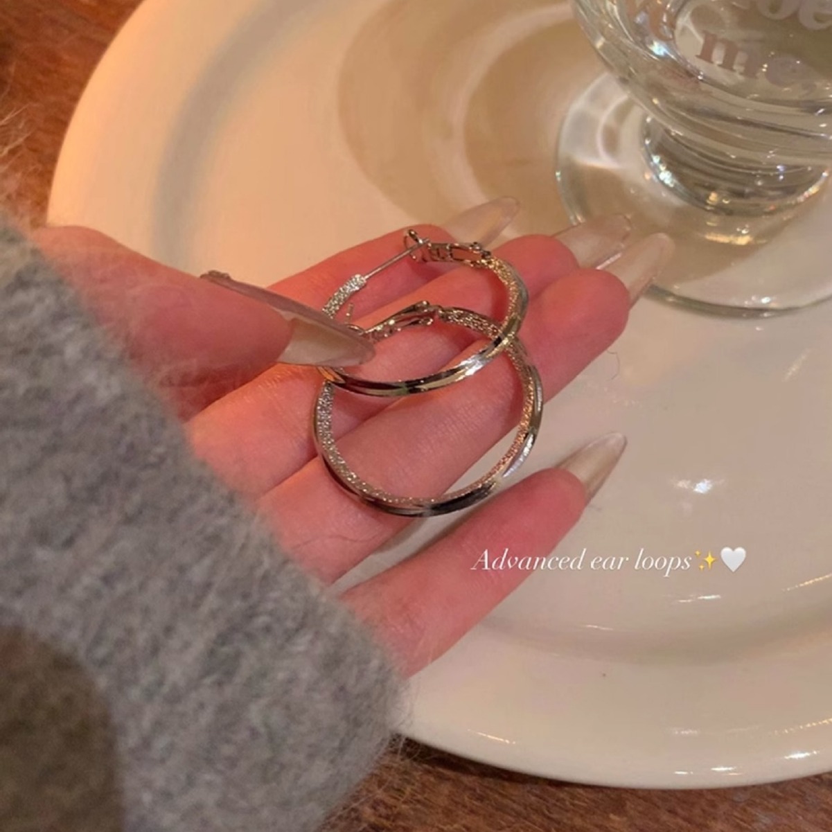 Silver needle, versatile and simple, large ear rings, feminine quality, circle earrings, high-end earrings, Hong Kong-style bestsellers, stud earrings and ear buckles Specification drawing
