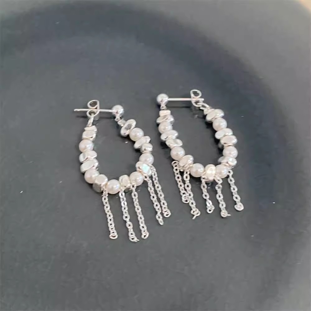 New retro and light luxury pearl beaded irregular style, cold and elegant Su earrings, silver patchwork earrings Application Scenario