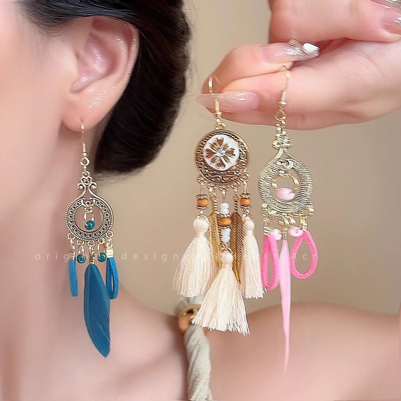 Super fairy tassel feather silver needle earrings, women's niche retro exotic ethnic style stud earrings, Bohemian earrings and ear hangers full figure