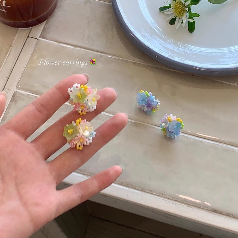 The same flower-shaped earrings as Yu Shuxin's, spring dopamine-colored beaded earrings, are light luxury, niche and high-end earrings Application Scenario