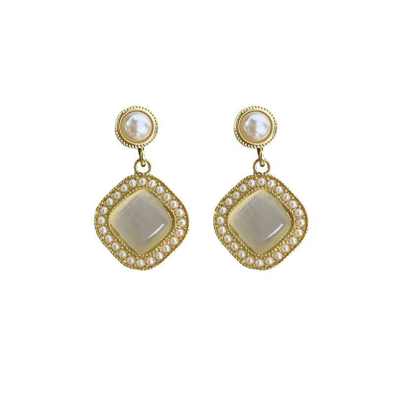 S925 Silver needle high-end, light luxury stud earrings with geometric charm and exquisite cat's eye stone earrings, a popular and niche design that goes well with all kinds of outfits Item Picture