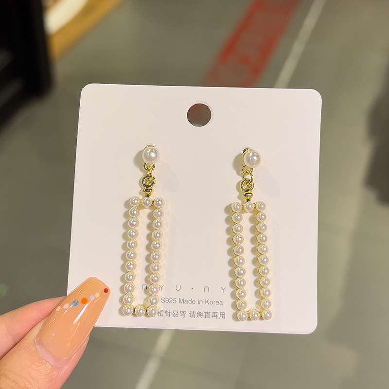 French pearl earrings for women, 2022 new trendy and fashionable earrings, Korean Internet celebrity style long stud earrings Application Scenario
