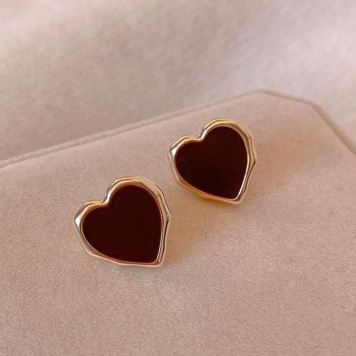 Korean retro stud earrings, heart-shaped deep red stud earrings, women's oil-dripping metal girl earrings, internet-famous small earrings Specification drawing