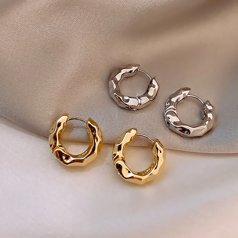 Light luxury earring earrings, women's niche design, high-end earrings, 2023 new style, elegant ear studs, gold pigment ear rings full figure