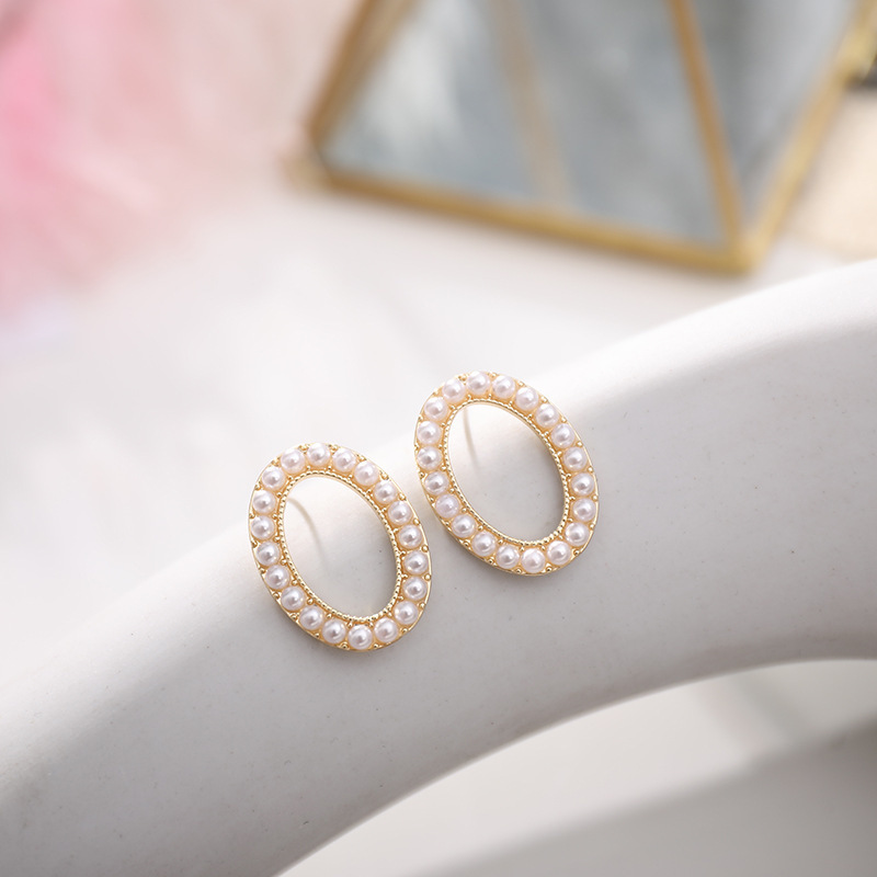 925 Versatile Metal simple geometric shape diamond-encrusted stud earrings Simple and versatile noble style stud earrings full figure