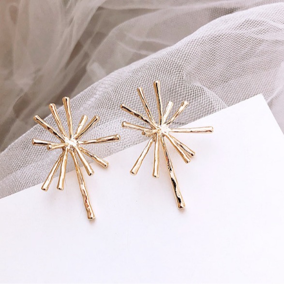 925 Silver Needle Sunflower European and American personalized fashion earrings, trendy and elegant women's earrings, new retro stud earrings details Picture