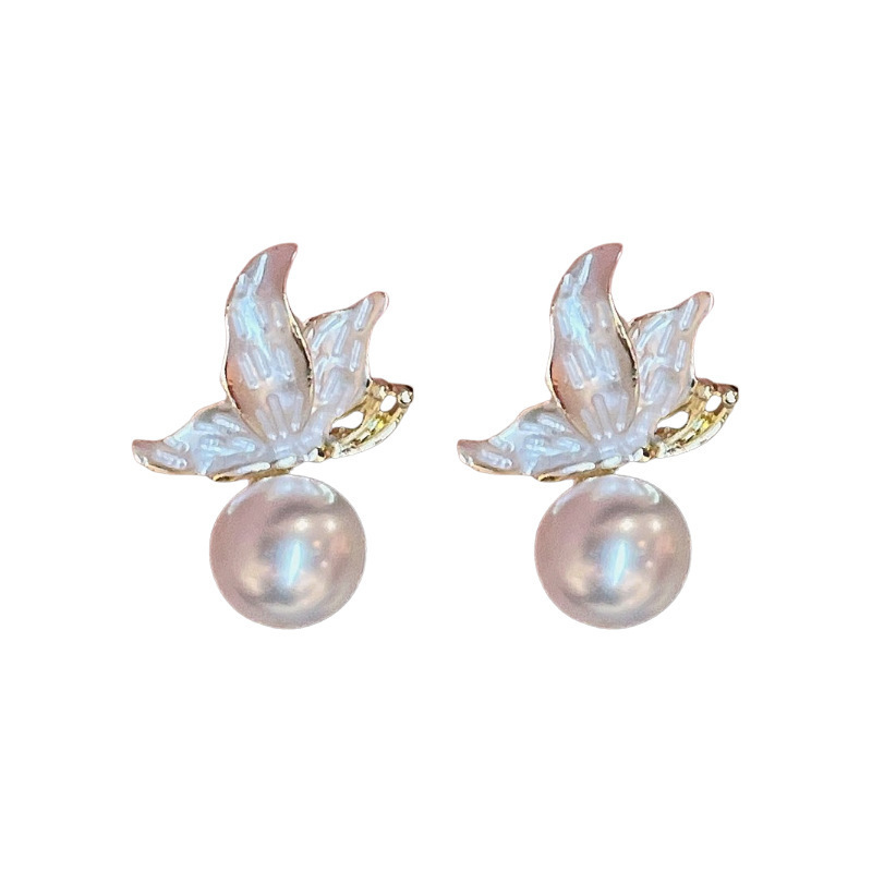 925 Silver needle unique, niche, light luxury, high-end pearl butterfly earrings, fashionable and elegant stud earrings, women's accessories from Yiwu Item Picture