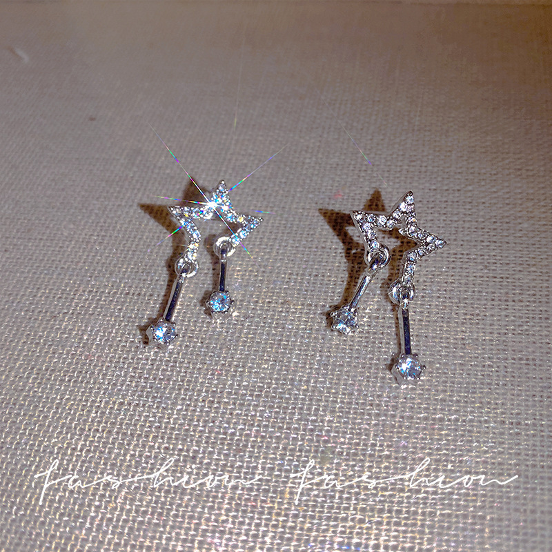 Korean niche design, five-pointed star tassel stud earrings, light luxury and high-end feel, elegant and individual, versatile earrings Application Scenario