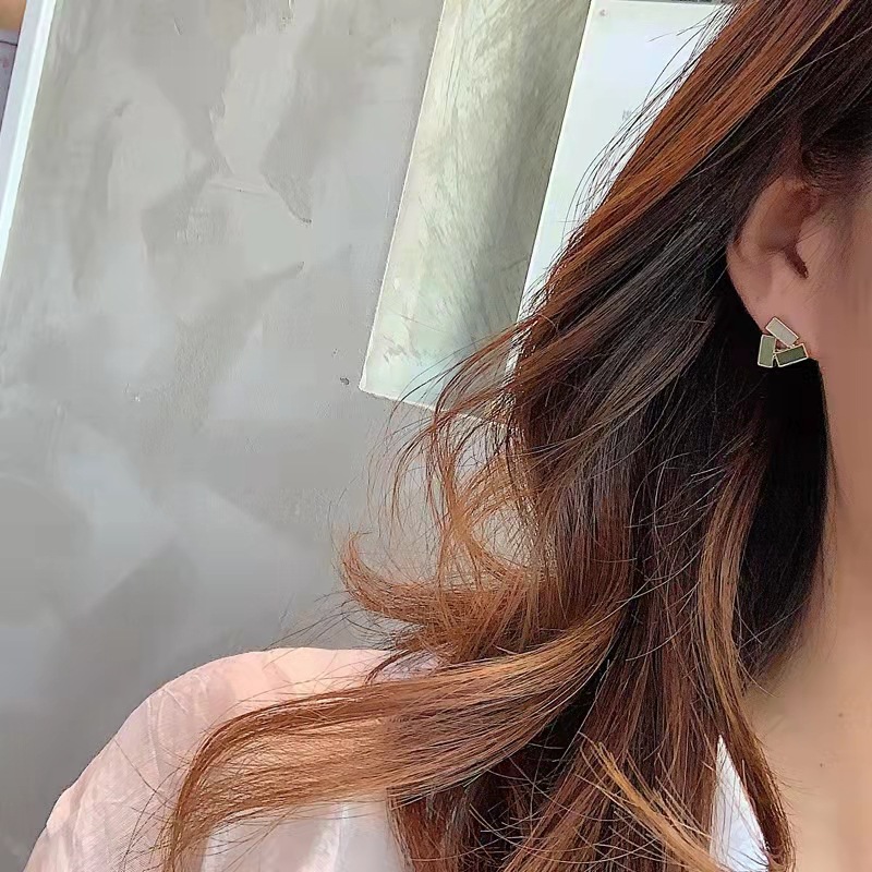 S925 Silver Needle Korean new color contrast geometric triangle retro stud earrings, new trendy, simple and versatile earrings, retro style Application Scenario