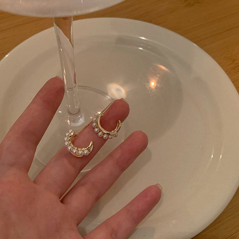 Double-layer metal pearl earrings, a niche design with a high-end and elegant style, are popular online bestsellers and versatile earrings for wholesale Specification drawing