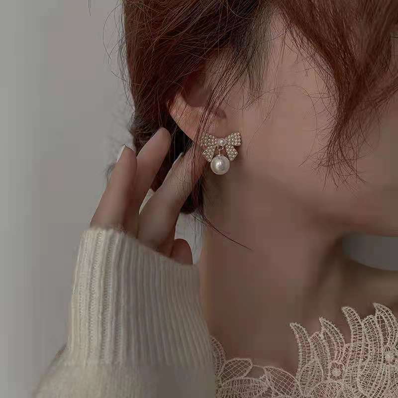 Pearl bow stud earrings S925 silver needle Korean version elegant and simple style exquisite earrings Application Scenario