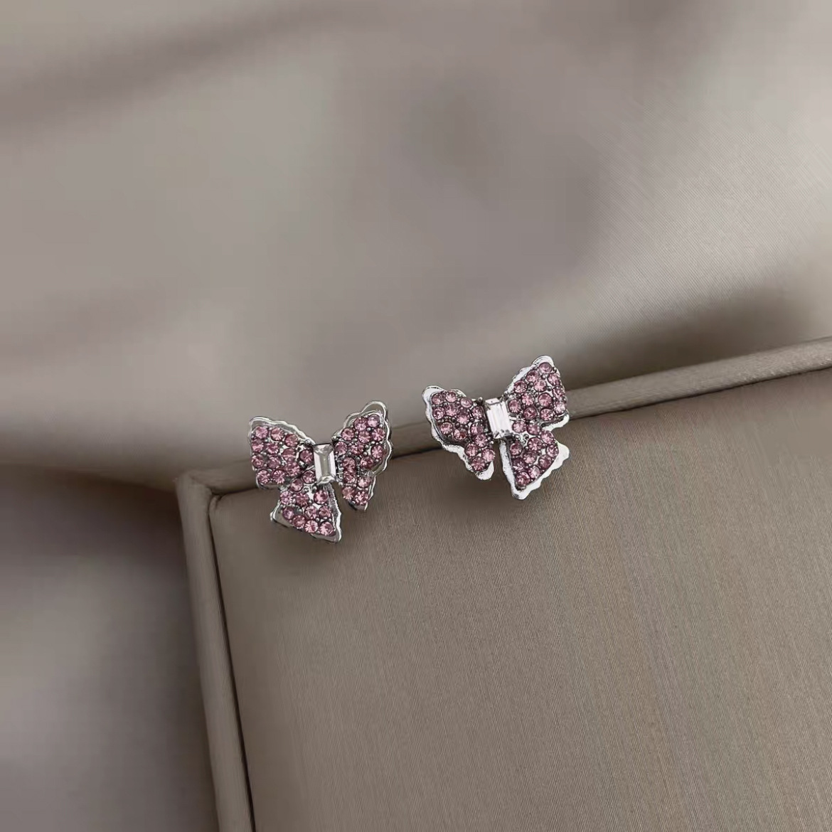 S925 Silver needle, pink heart-shaped bow, water diamond, zircon, sweet and cool, stud earrings, ear needles, versatile earrings and earrings full figure