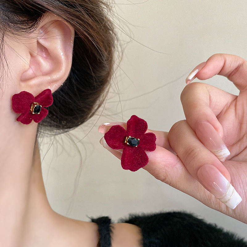 Autumn and winter flocked flower earrings, light luxury and niche diamond-encrusted high-end stud earrings, French retro style earrings wholesale Application Scenario