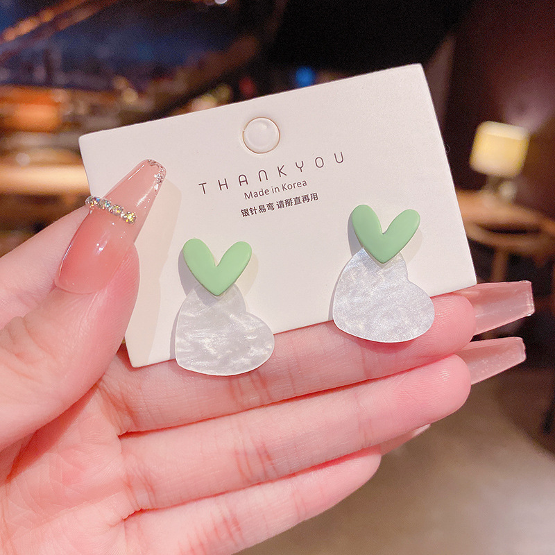 Fresh and cute acrylic heart-shaped earrings for women, with a unique and stylish design, unique and individualistic stud earrings, and sweet Korean girl earrings Specification drawing